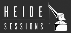 Logo der Heide Sessions – akustische Live-Sessions aus der Heide, gefilmt ohne Bühne.